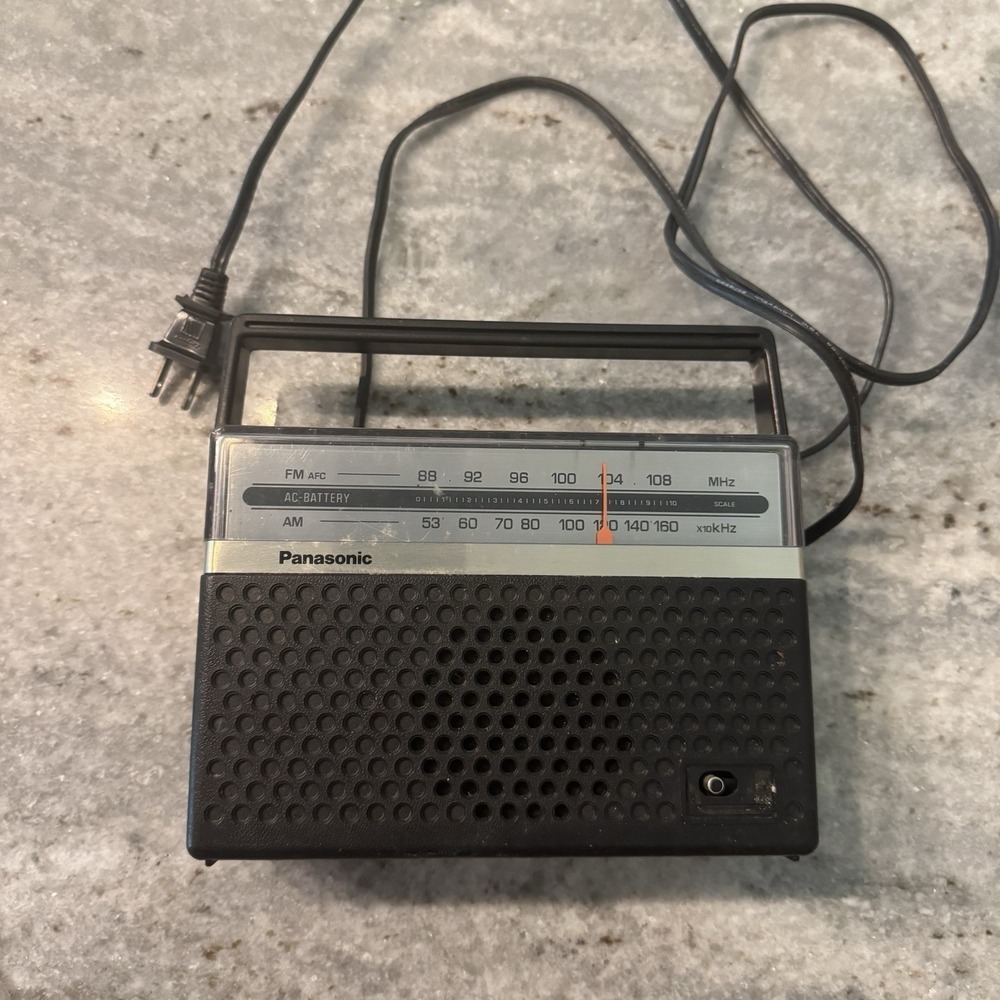 Vintage Panasonic RF-565 AM/FM Portable Radio Corded Tested Works Antenna